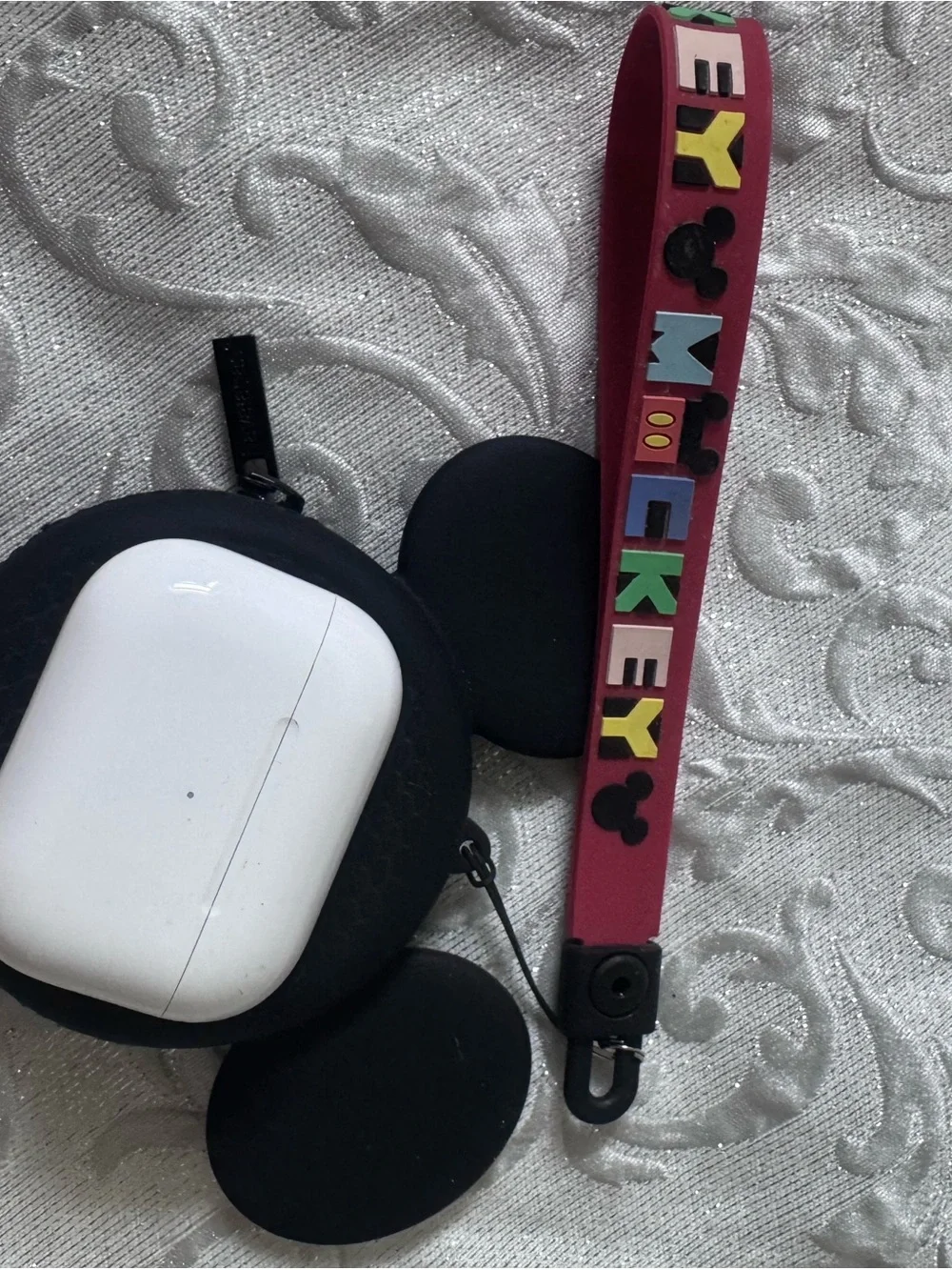 Havaianas Disney Classics Mickey Mouse Earbuds Headphone Case